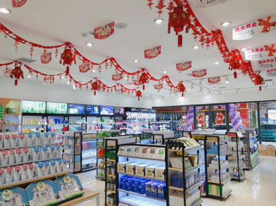 自己開店拿貨還是加盟好？小資生活實(shí)力全程幫扶，化妝品批發(fā)更省心